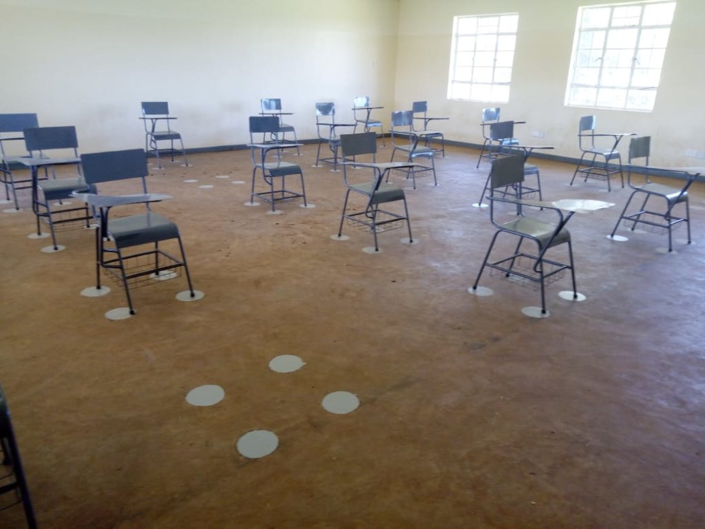 KOSHIN Classroom desk distancing